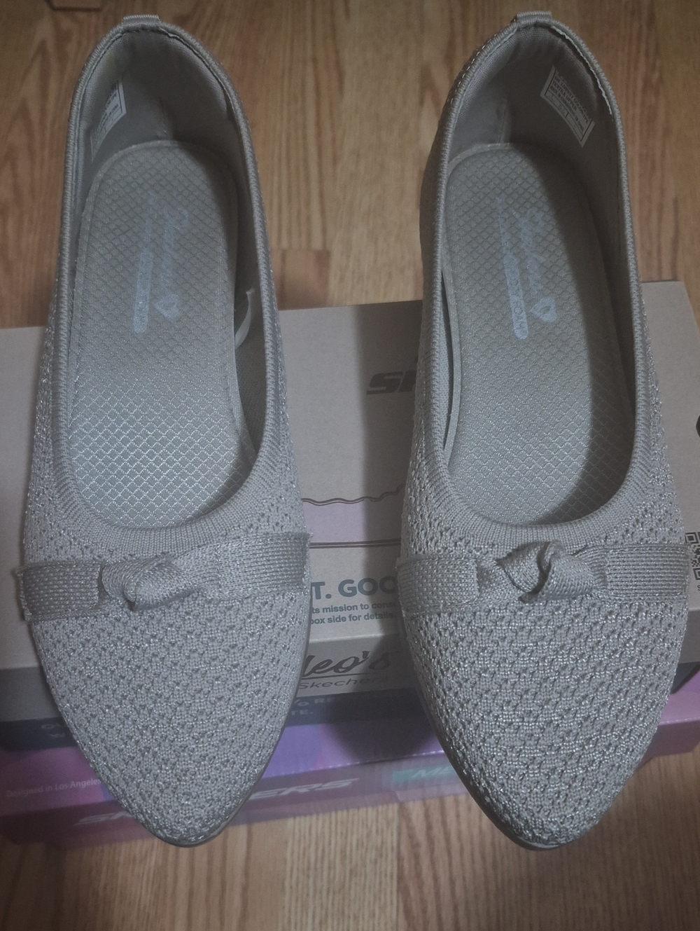 Skechers Women's Light Gray Knit Pointed-Toe Ballet Flats with Bow Accent